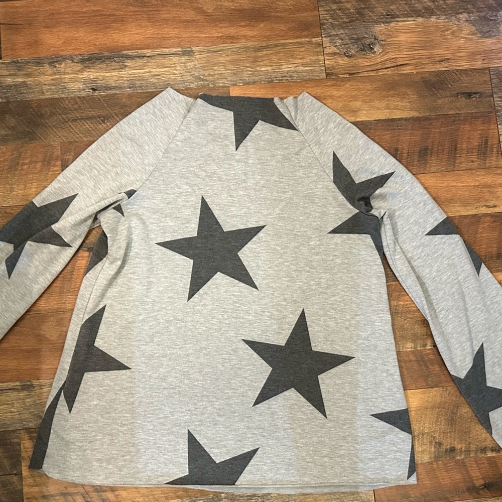 Lightweight Starry Long Sleeve - Perfect for Spring! - Picture 2 of 2